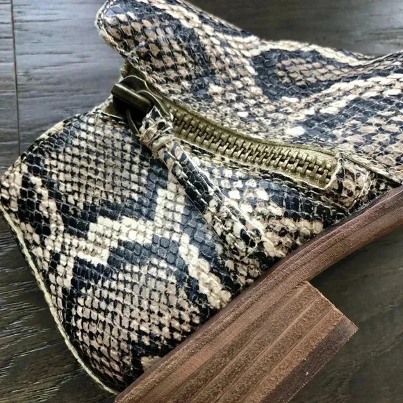 NWOT Gianni Bini Leather snakeskin pattern ankle boot, side zipper - Picture 4 of 11